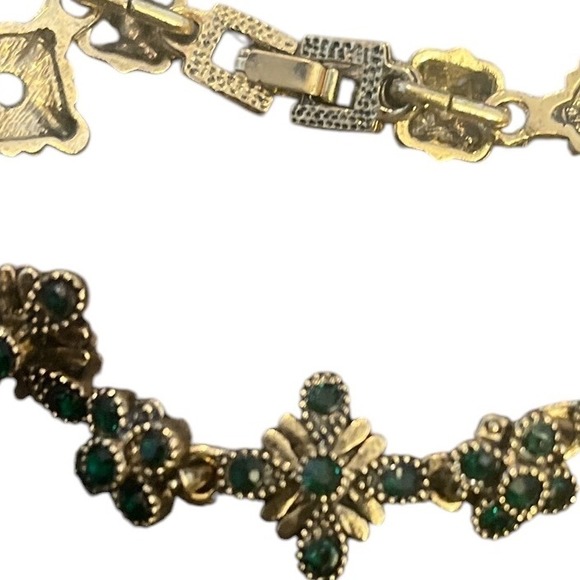 Vintage Gold Tone Clover Charm Bracelet Emerald Green Rhinestone Secure Clasp - Picture 3 of 6